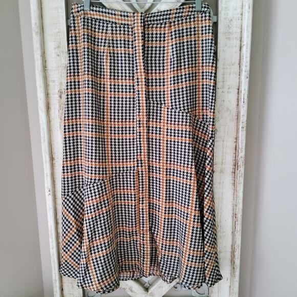AGB Women's Petite Hidden Button Front Geometric Print Ruffle Hem Maxi Skirt - Picture 3 of 9